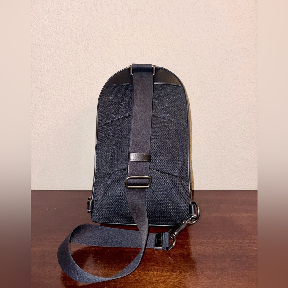12. Coach Men's West Pack Black and Gray Crossbody - Picture 2 of 4